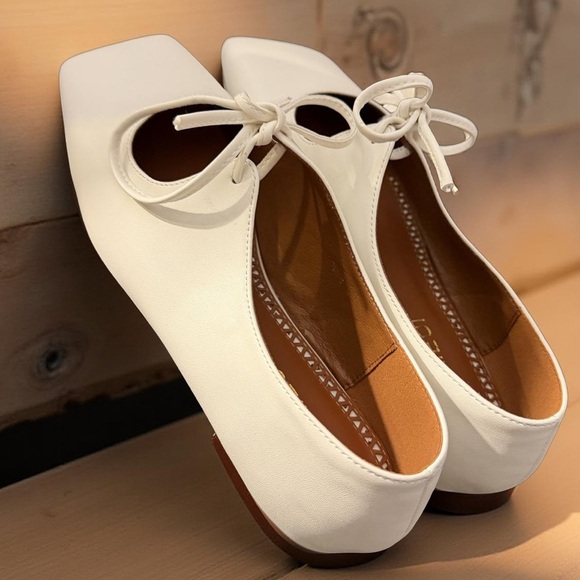 Elegant White Women's Flats - Picture 6 of 12